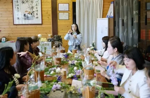 东湖畔花事：以指尖美学，赴一场春日心灵SPA——武汉企业家国学人文班&工商管理班插花雅集活动纪实 336.jpg