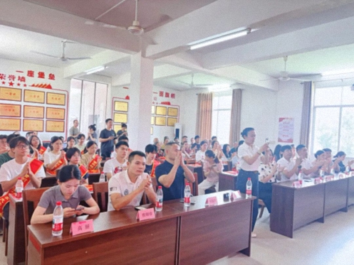 赣州同学联谊会&31班赴石溪开展捐资助学活动1042.jpg