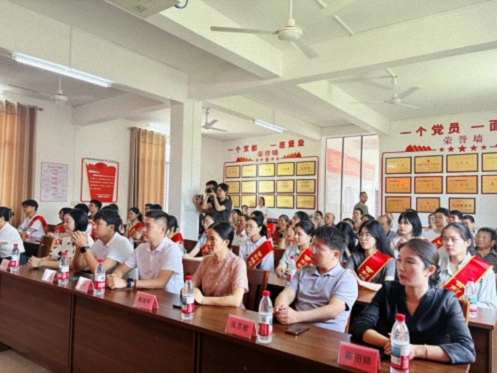 赣州同学联谊会&31班赴石溪开展捐资助学活动1043.jpg